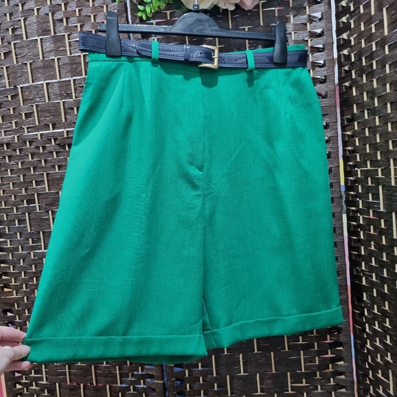 Vintage green shorts fits size 14 best - Picture 2 of 3